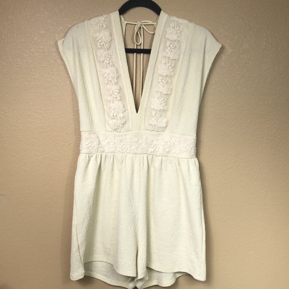 Zara cream shorts romper with open back. - Picture 2 of 9